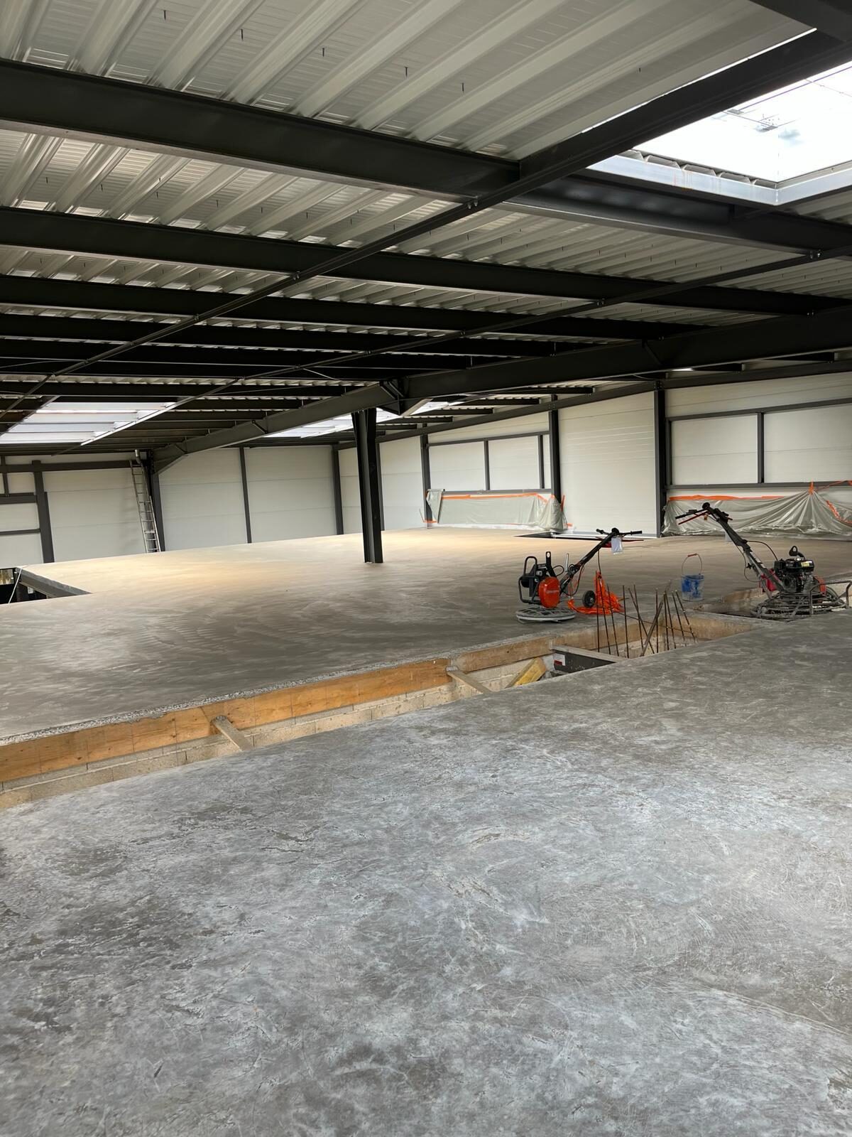 Local commercial en cours de gros œuvre