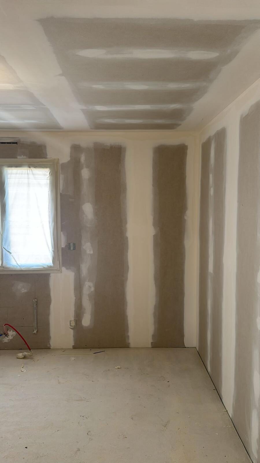 Pièce en cours de plâtrerie